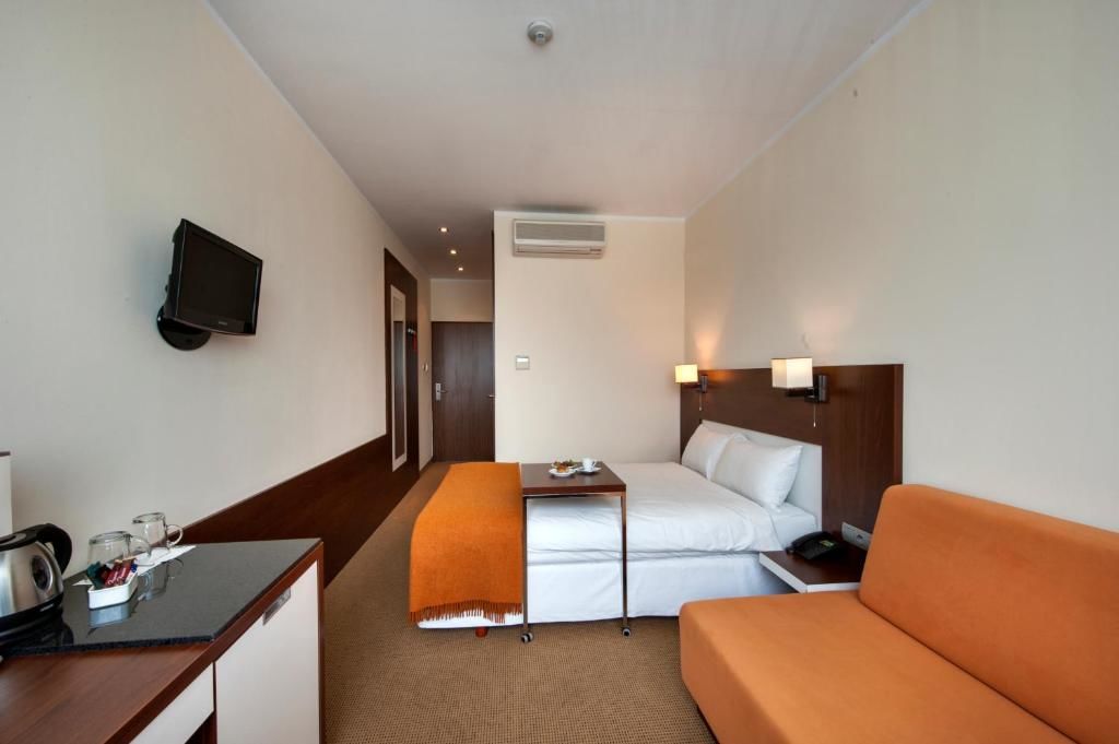 Отель Desilva Inn Katowice Airport Пирзовице-48